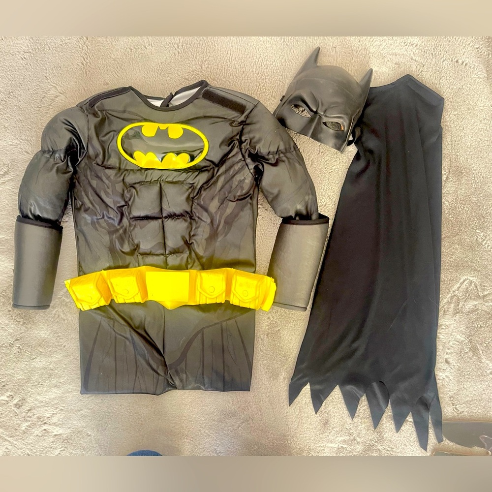Includes:Padded jumpsuit with boot tops&gauntlets, mask, cape and molded belt
